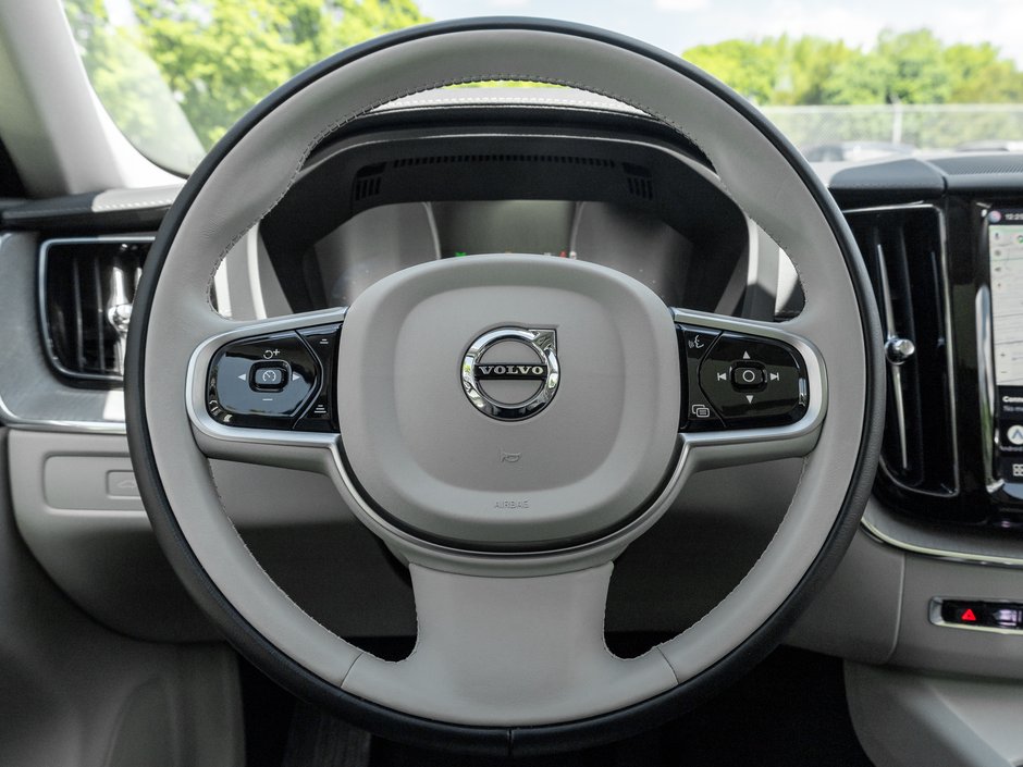 2025 Volvo XC60 Plug-In Hybrid T8 AWD ULTRA LOW MILEAGE  21WHEELS  HARMAN KARDON-9