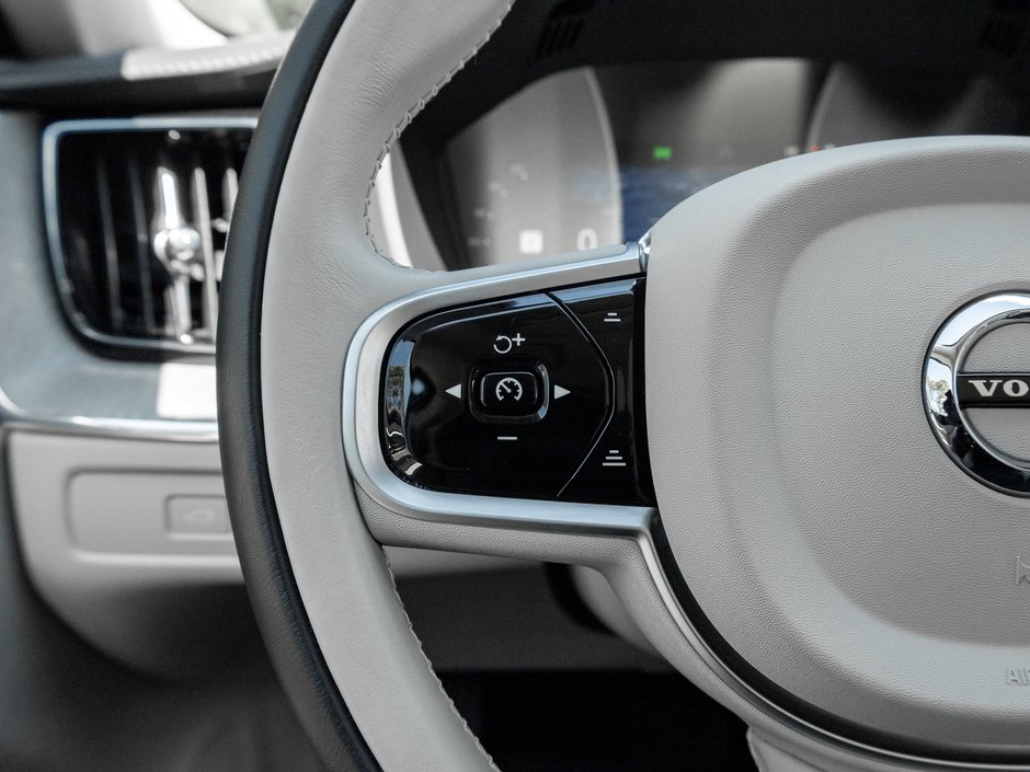 2025 Volvo XC60 Plug-In Hybrid T8 AWD ULTRA LOW MILEAGE  21WHEELS  HARMAN KARDON-20