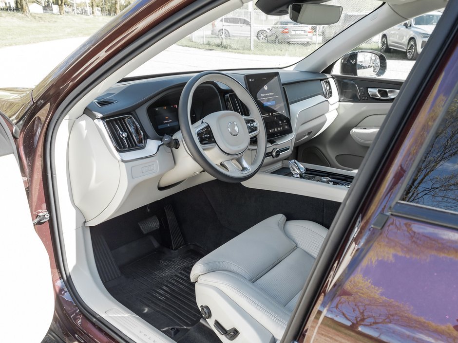 2026 Volvo XC60 Plug-In Hybrid T8 AWD Ultra Dark Theme  EXEC DEMO  LIKE NEW-7