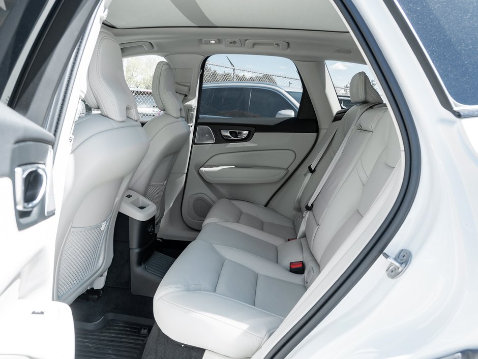 2026 Volvo XC60 Plug-In Hybrid T8 AWD Ultra Dark Theme-24