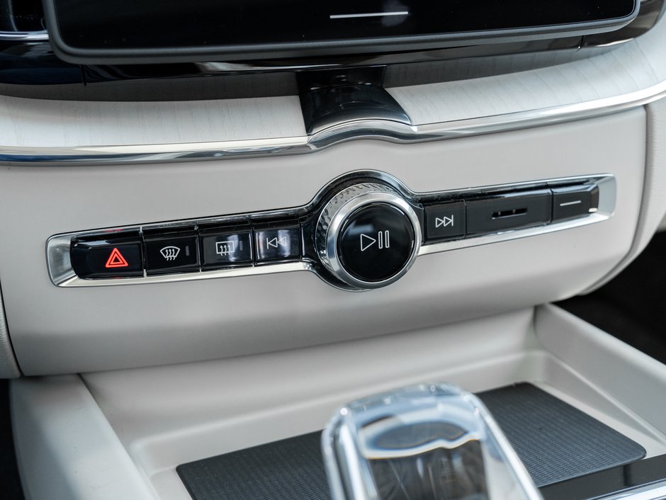 2026 Volvo XC60 Plug-In Hybrid T8 AWD Ultra Dark Theme-19