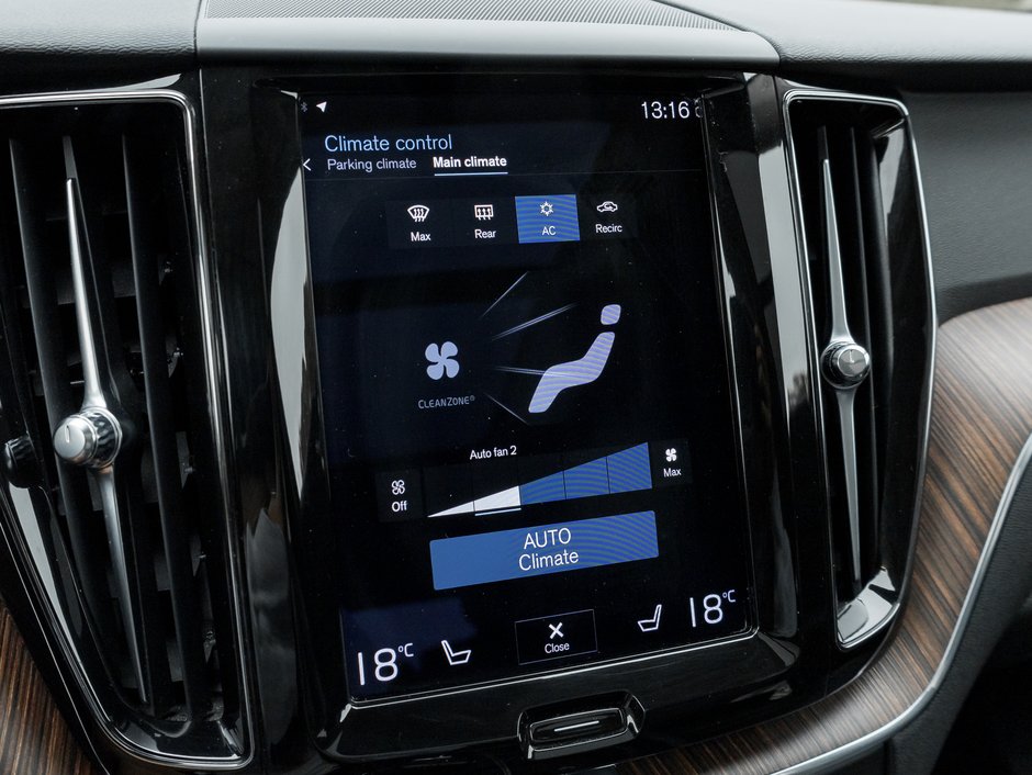 Volvo XC60 Recharge Recharge T8 eAWD PHEV Inscription Exp  VOLVO CPO 2021-17