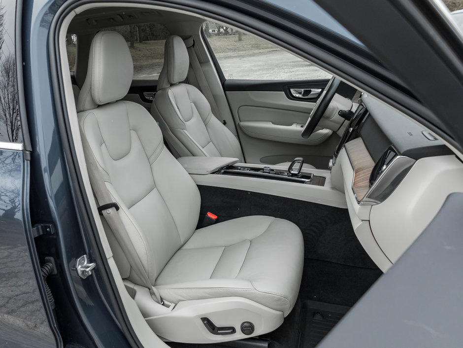 Volvo XC60 Recharge T8 eAWD PHEV Inscription Expression -Ltd Avail- 2022-23