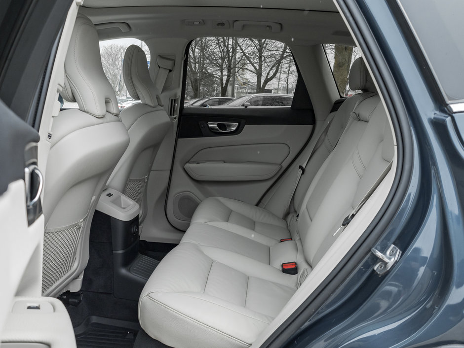 Volvo XC60 Recharge T8 eAWD PHEV Inscription Expression -Ltd Avail- 2022-24