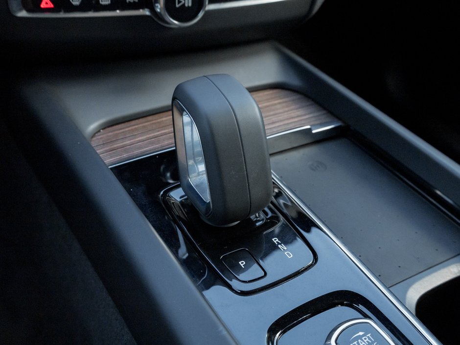 2022 Volvo XC60 Recharge T8 eAWD PHEV Inscription Expression-PREMIUM PACK-17