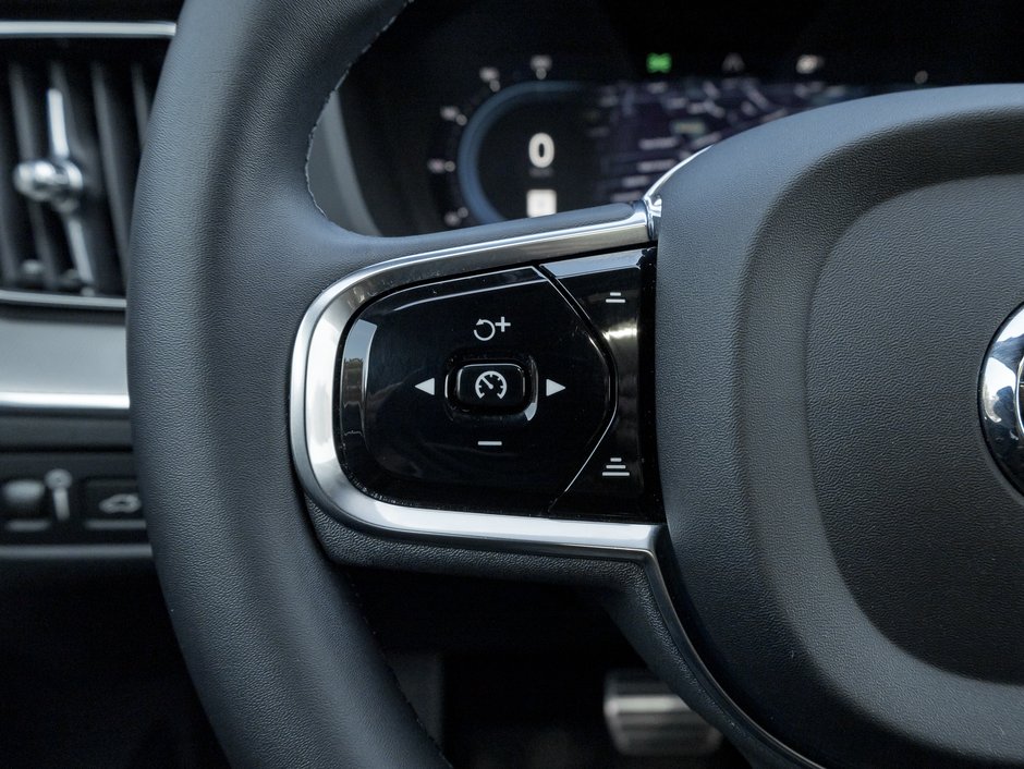 2022 Volvo XC60 Recharge T8 eAWD PHEV R-Design 21ALLOY WHEEL HARMAN KARDON-9