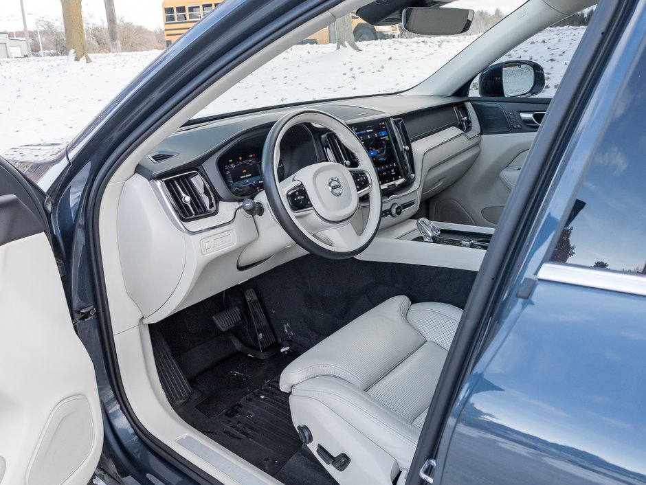 2022 Volvo XC60 Recharge T8 eAWD PHEV INSCRIPTION  NEW TIRES  MASSAGE SEATS-7
