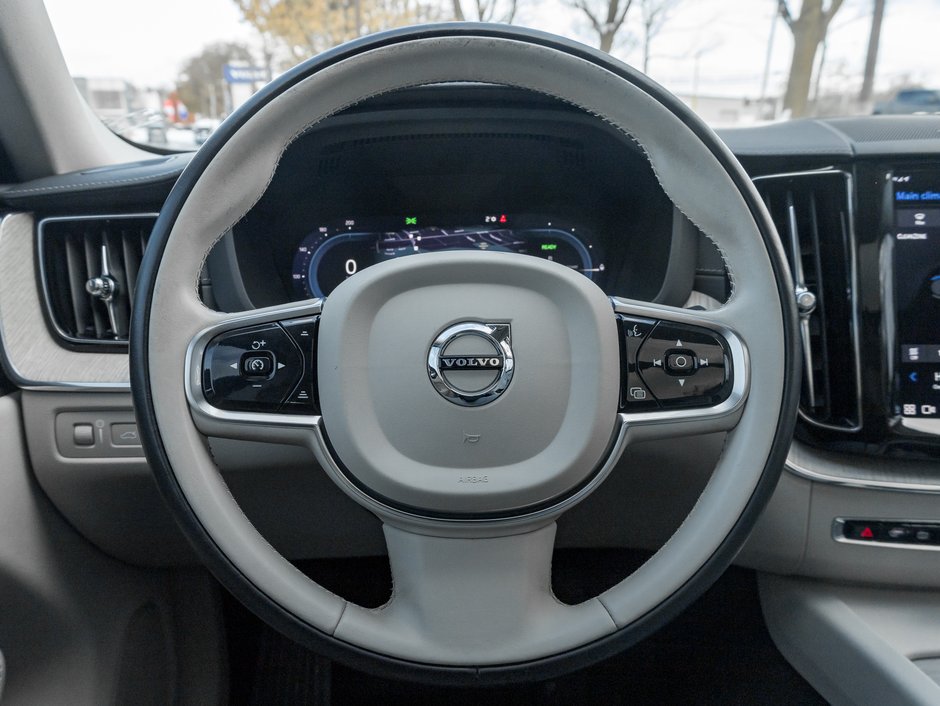 2022 Volvo XC60 Recharge T8 eAWD PHEV INSCRIPTION  NEW TIRES  MASSAGE SEATS-8