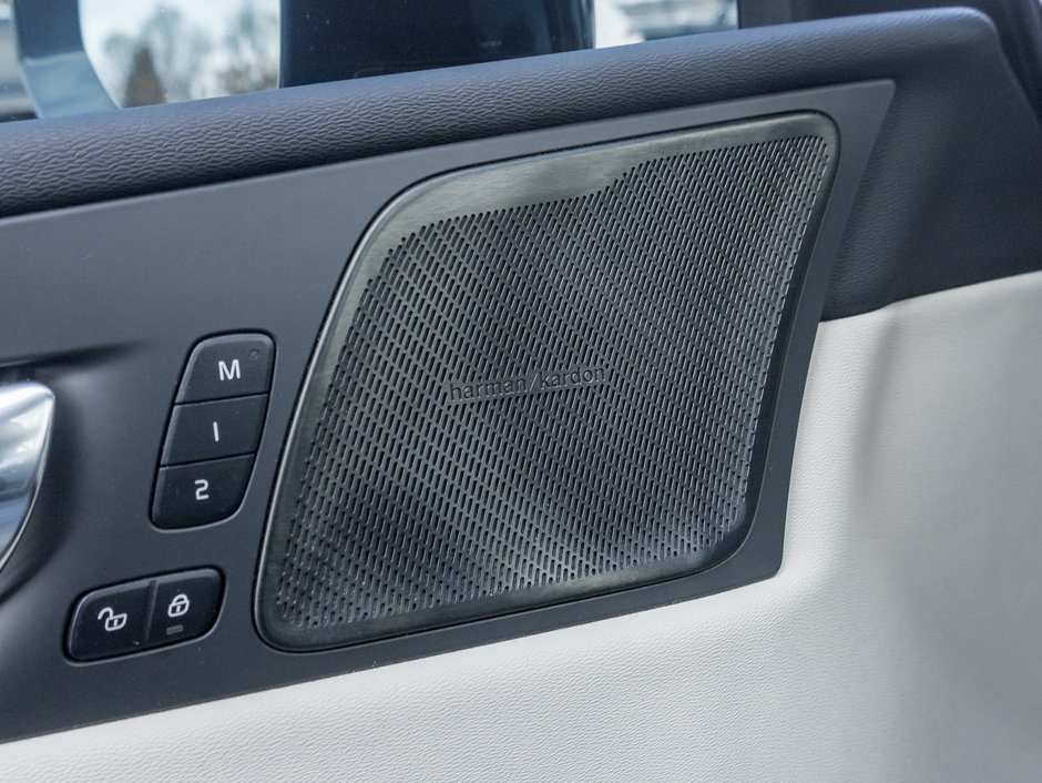 Volvo XC60 Recharge T8 eAWD PHEV Inscription  NEW TIRES  MASSAGE SEATS 2022-15