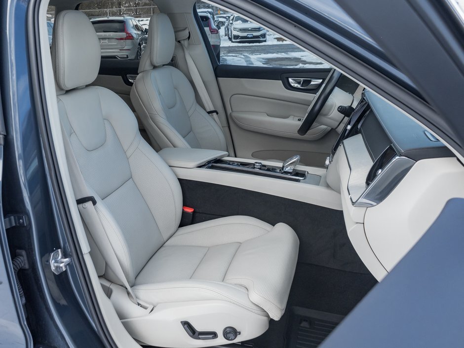 Volvo XC60 Recharge T8 eAWD PHEV Inscription  NEW TIRES  MASSAGE SEATS 2022-23