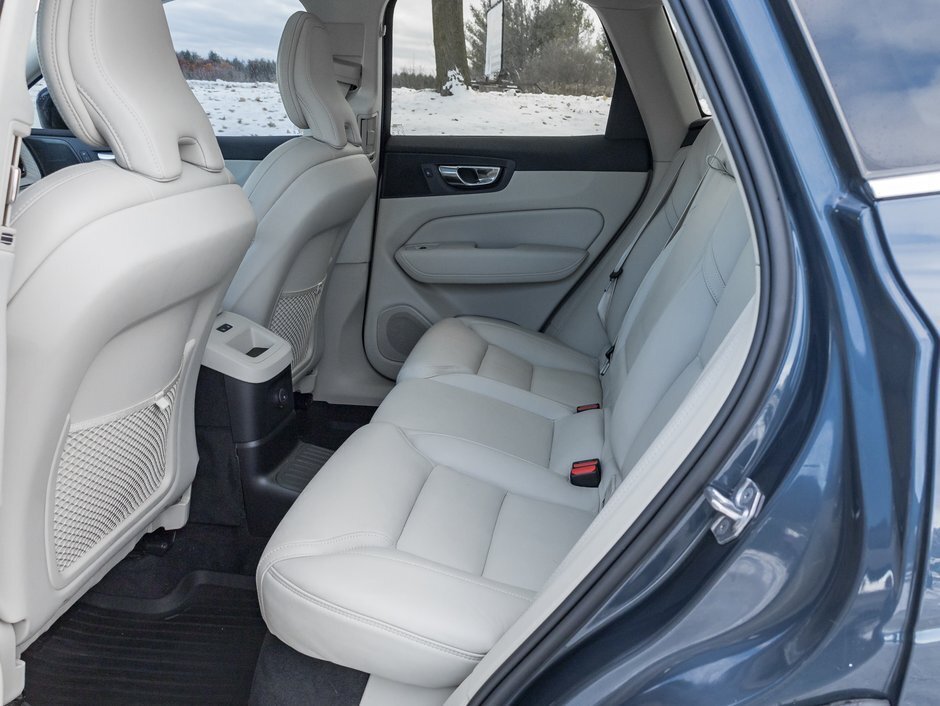 Volvo XC60 Recharge T8 eAWD PHEV Inscription  NEW TIRES  MASSAGE SEATS 2022-24