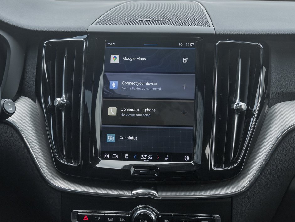 2022 Volvo XC60 Recharge T8 eAWD PHEV R-Design  EXTENDED RANGE  NEW TIRES-24