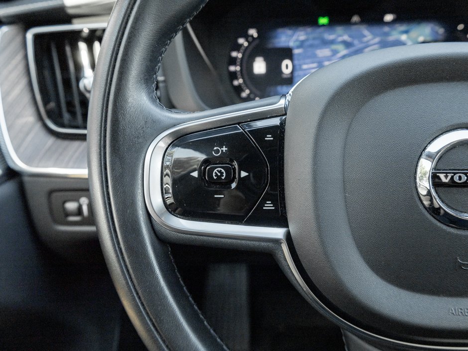 2022 Volvo XC60 Recharge T8 eAWD PHEV INSCRIPTION  B & WILKINS  HUD-11