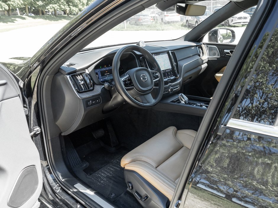 2022 Volvo XC60 Recharge T8 eAWD PHEV INSCRIPTION  B & WILKINS  HUD-7