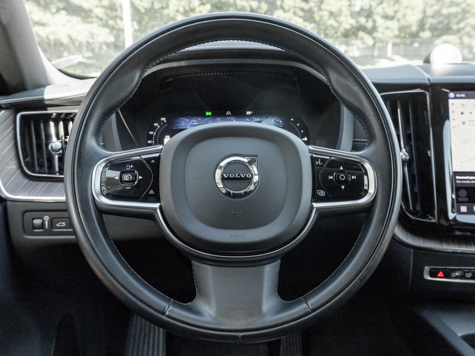 2022 Volvo XC60 Recharge T8 eAWD PHEV INSCRIPTION  B & WILKINS  HUD-8
