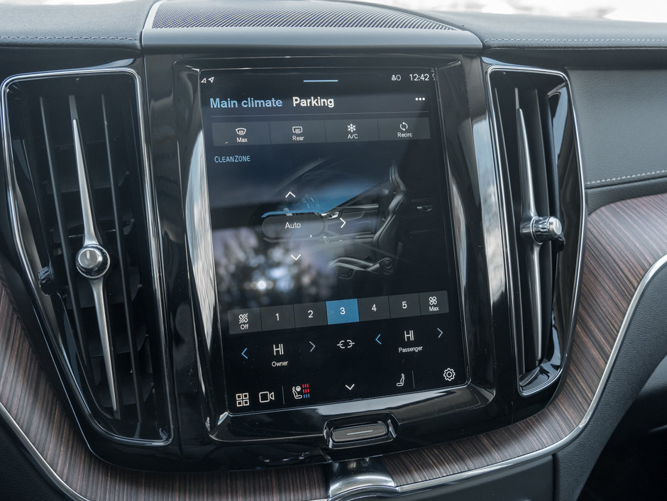 2024 Volvo XC60 Recharge T8 eAWD PHEV Ultimate Dark Theme - CPO INCLUDED-19