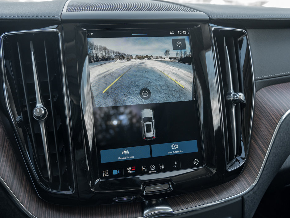 2024 Volvo XC60 Recharge T8 eAWD PHEV Ultimate Dark Theme - CPO INCLUDED-11