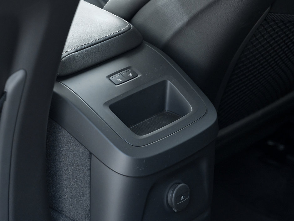 2024 Volvo XC60 Recharge T8 eAWD PHEV Ultimate Dark Theme - CPO INCLUDED-23