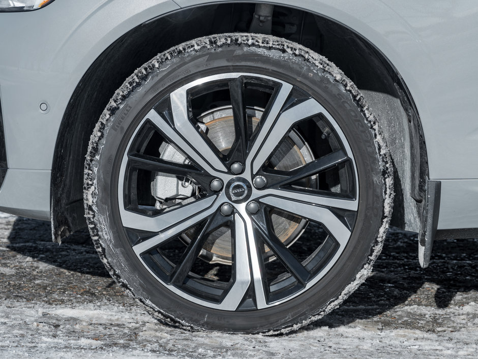 2024 Volvo XC60 Recharge T8 eAWD PHEV Ultimate Dark Theme - CPO INCLUDED-3