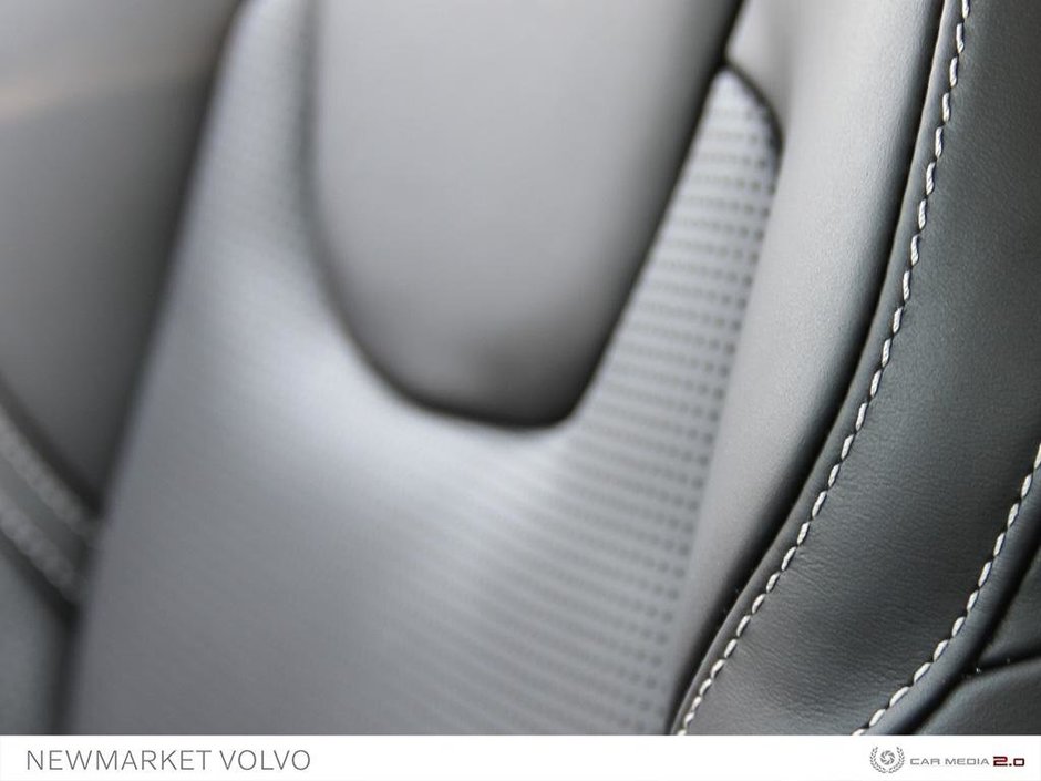 Volvo XC60 Recharge T8 eAWD PHEV Ultimate Dark Theme - CPO included 2024-23