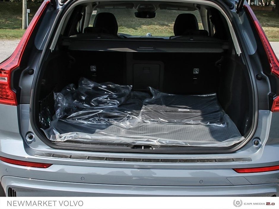 2024 Volvo XC60 Recharge T8 eAWD PHEV Ultimate Dark Theme - CPO included-10