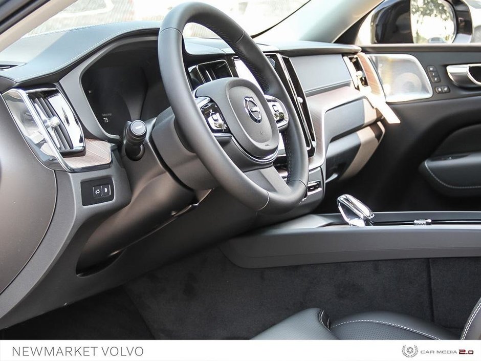 2024 Volvo XC60 Recharge T8 eAWD PHEV Ultimate Dark Theme - CPO included-12