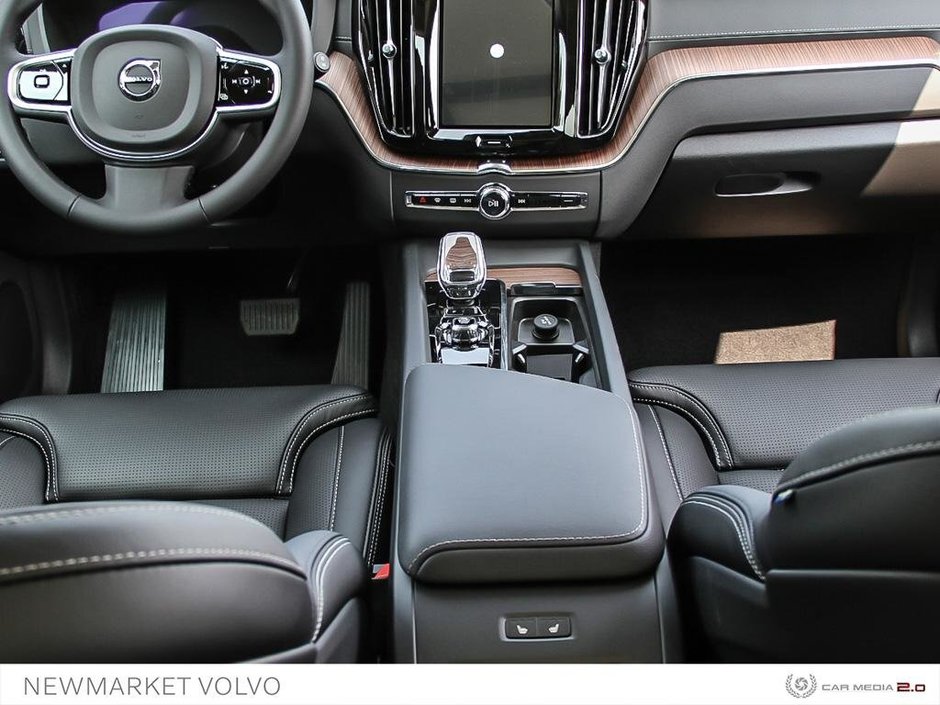 Volvo XC60 Recharge T8 eAWD PHEV Ultimate Dark Theme - CPO included 2024-25