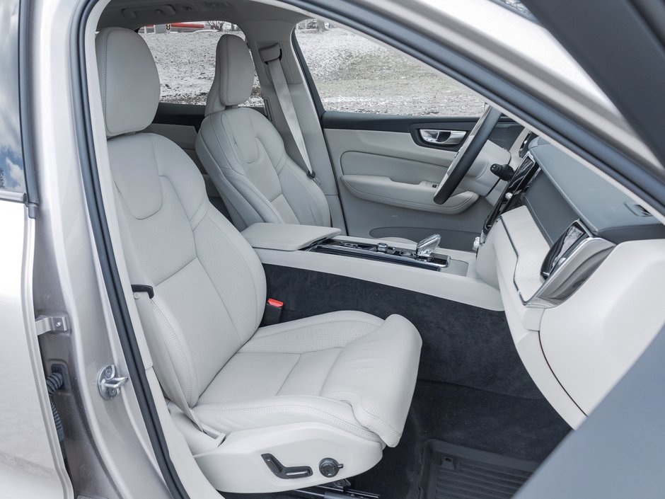 2024 Volvo XC60 Recharge T8 eAWD PHEV ULTIMATE  OFF LEASE  ONE OWNER  CPO-23