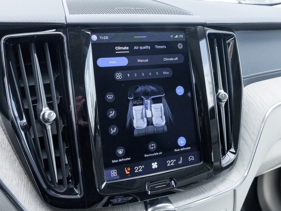 2024 Volvo XC60 Recharge T8 eAWD PHEV ULTIMATE  OFF LEASE  ONE OWNER  CPO-20