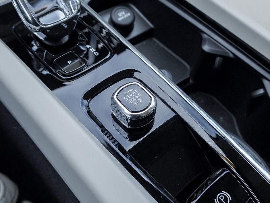 2024 Volvo XC60 Recharge T8 eAWD PHEV ULTIMATE  OFF LEASE  ONE OWNER  CPO-18