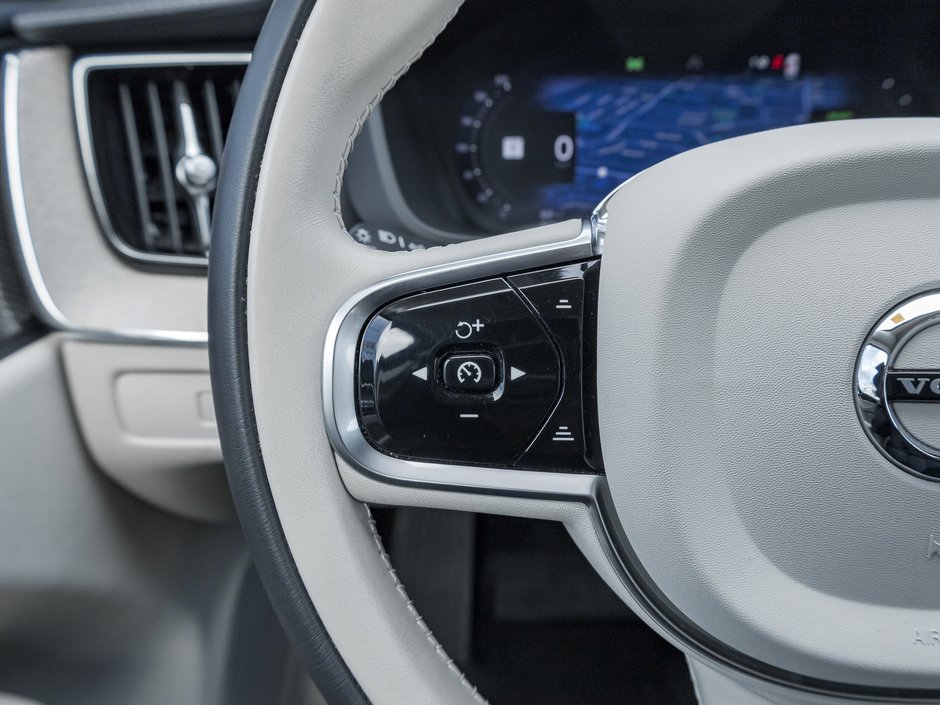 2024 Volvo XC60 Recharge T8 eAWD PHEV ULTIMATE  OFF LEASE  ONE OWNER  CPO-10
