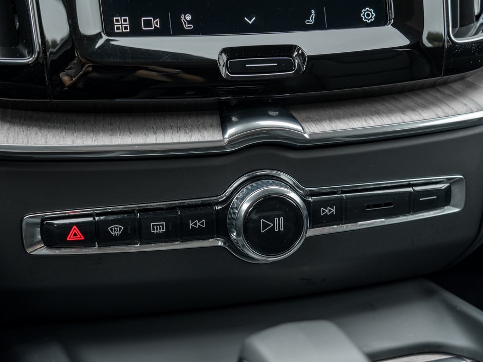 2025 Volvo XC60 Recharge T8 AWD PLUG IN HYBRID  NEARLY NEW  CPO-16