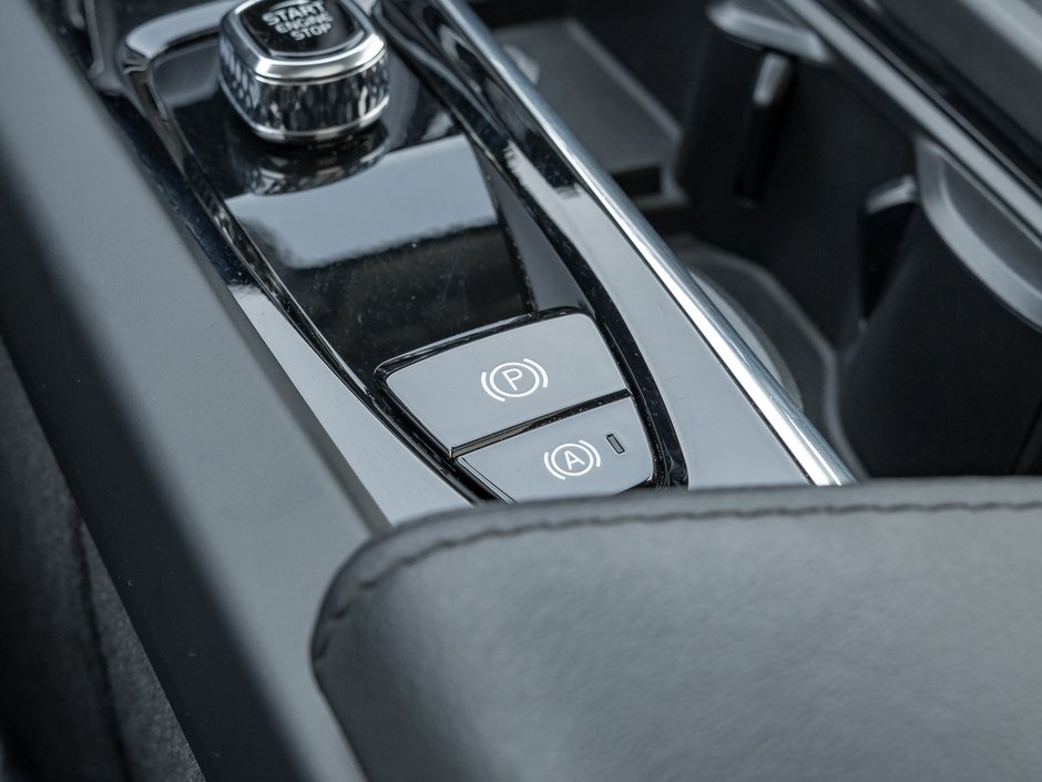 2025 Volvo XC60 Recharge T8 AWD Plus Dark Theme  LOW KM  CPO RATE FR 3.49%*-22