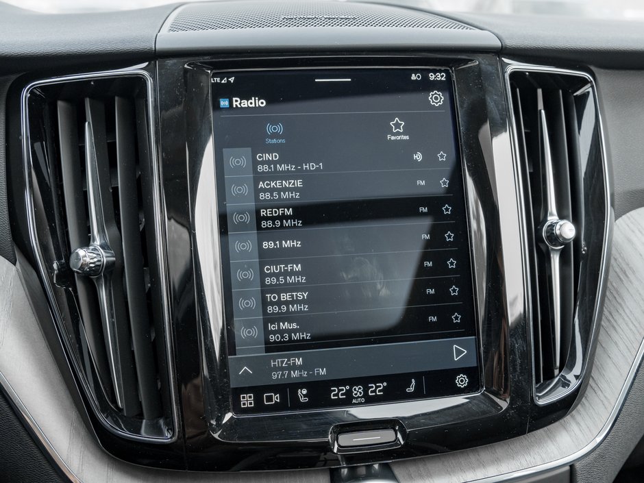 2025 Volvo XC60 Recharge T8 AWD Plus Dark Theme  LOW KM  CPO RATE FR 3.49%*-26