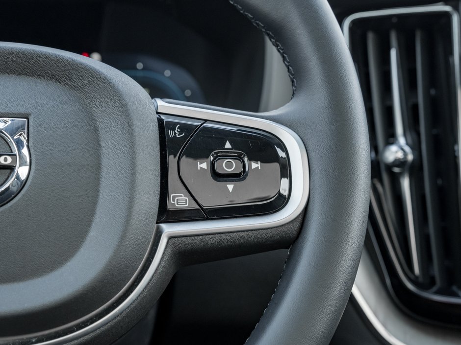 2025 Volvo XC60 Recharge T8 AWD Plus Dark Theme  LOW KM  CPO RATE FR 3.49%*-10