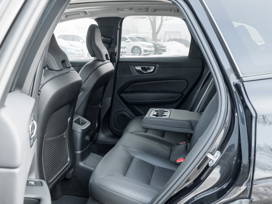 2025 Volvo XC60 Recharge T8 AWD Plus Dark Theme  LOW KM  CPO RATE FR 3.49%*-30