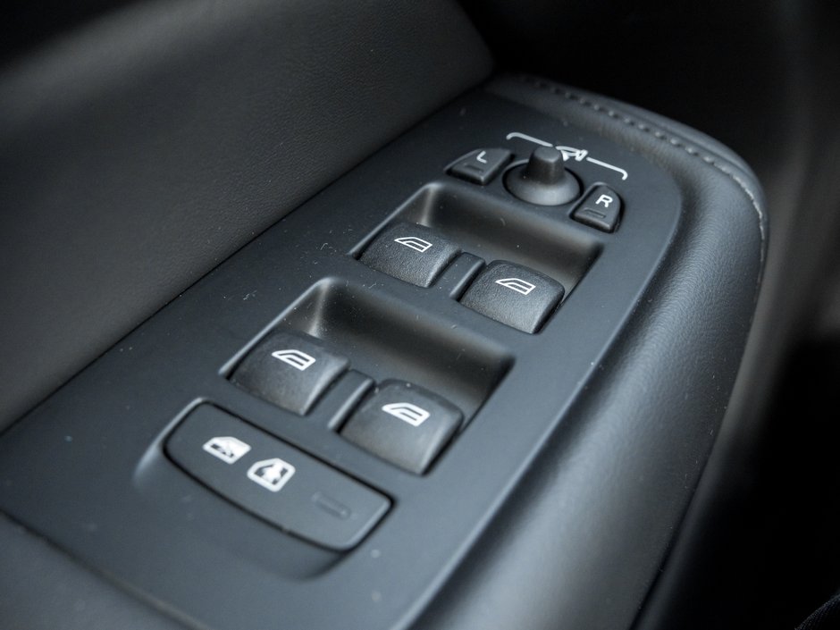 2025 Volvo XC60 Recharge T8 AWD Plus Dark Theme  LOW KM  CPO RATE FR 3.49%*-17