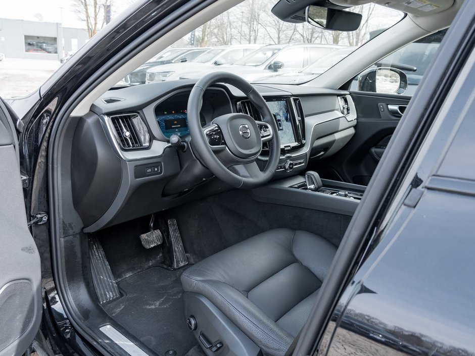 2025 Volvo XC60 Recharge T8 AWD PLUS  PLUG IN HYBRID  20 ALLOY WHEELS  CPO-7