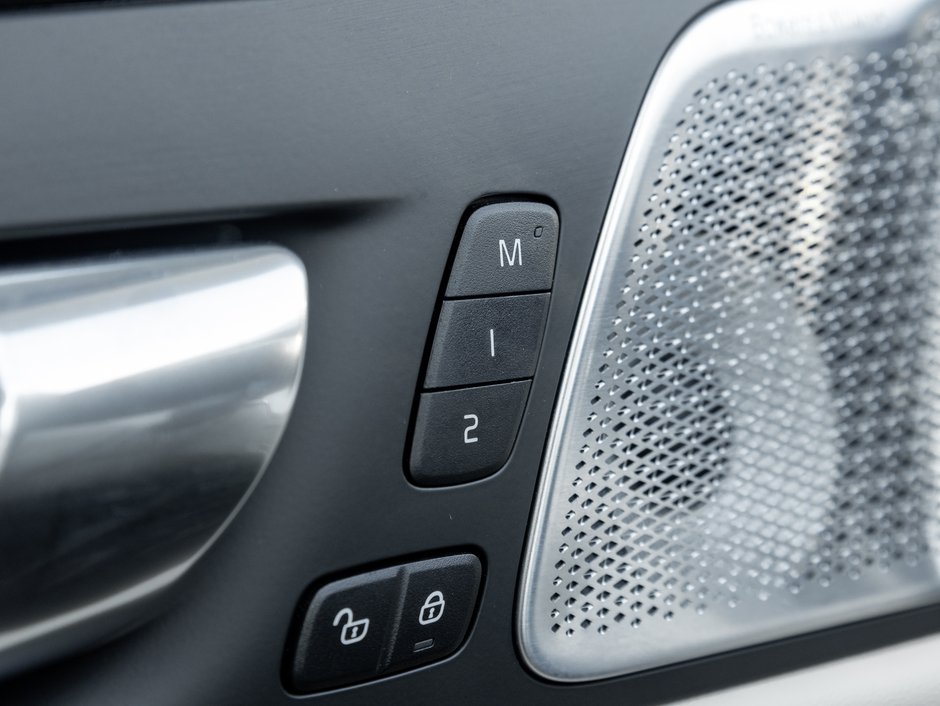 2026 Volvo XC60 Recharge T8 AWD ULTRA  PLUG-IN HYBRID  BOWERS & WILKINS-16