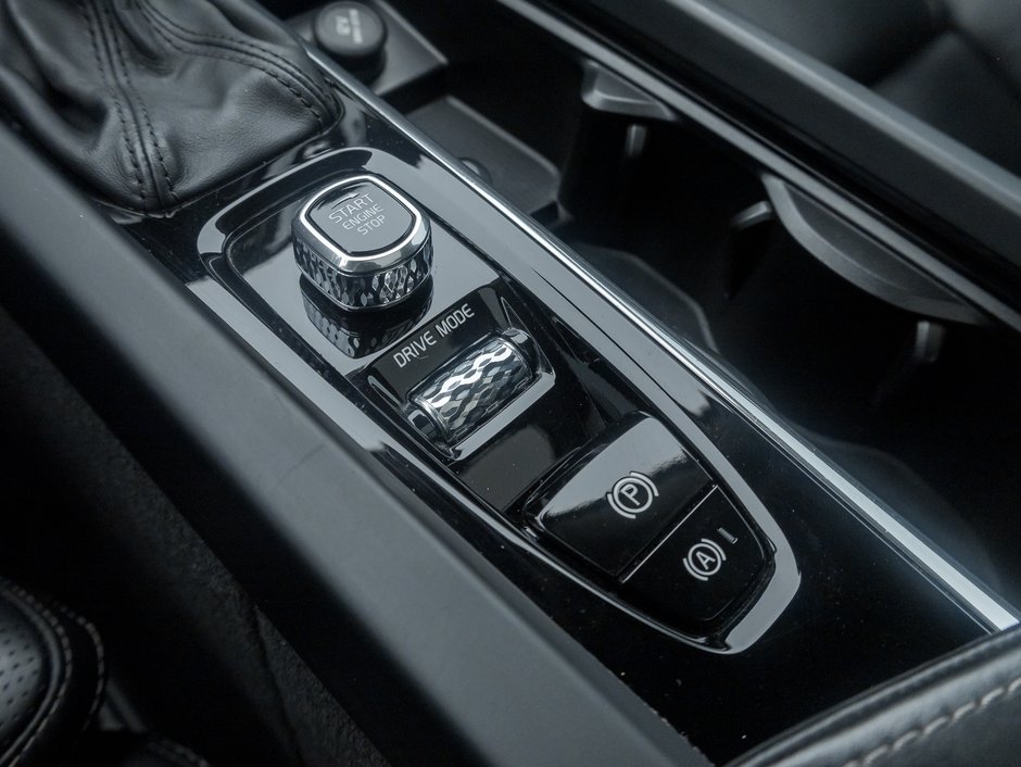 Volvo XC60 T6 AWD Inscription  TRADE IN  SAFETY CERT  LOW KM 2018-15