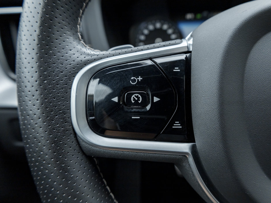 Volvo XC60 T6 AWD R-Design FULLY EQUIPPED WELL MAINTAINED 2019-8