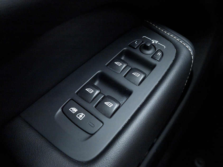 Volvo XC60 T6 AWD R-Design FULLY EQUIPPED WELL MAINTAINED 2019-15