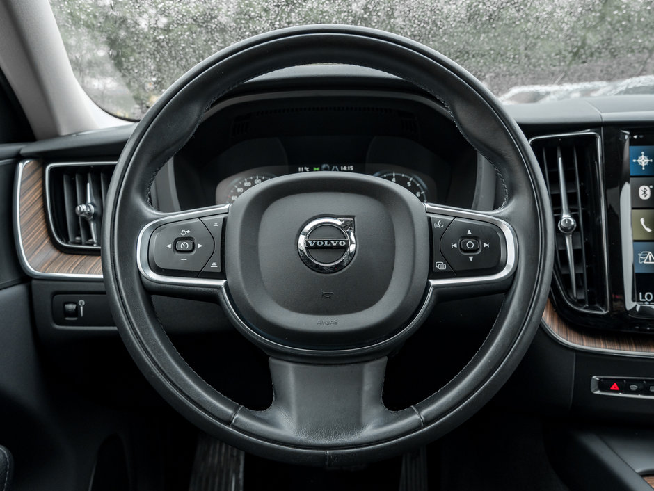 2021 Volvo XC60 T6 AWD Momentum NEW TIRES CPO-7