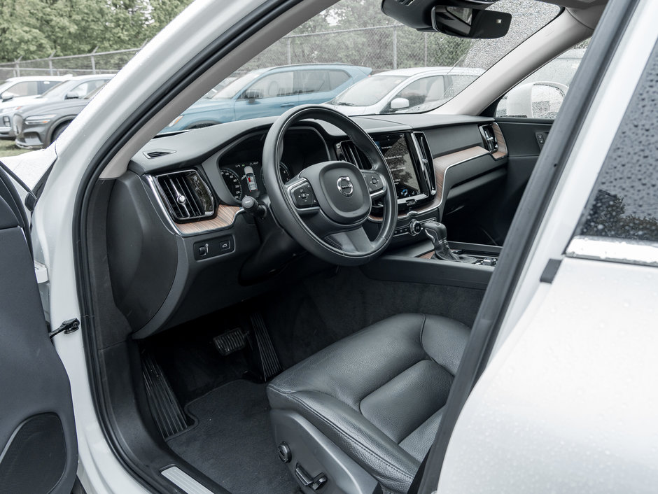 2021 Volvo XC60 T6 AWD Momentum NEW TIRES CPO-6