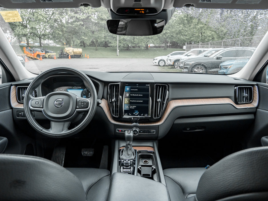 2021 Volvo XC60 T6 AWD Momentum NEW TIRES CPO-21