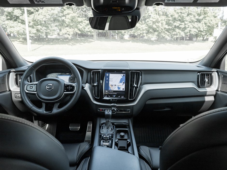 2021 Volvo XC60 T6 AWD R-Design  NEW BRAKES  VOLVO CPO-25