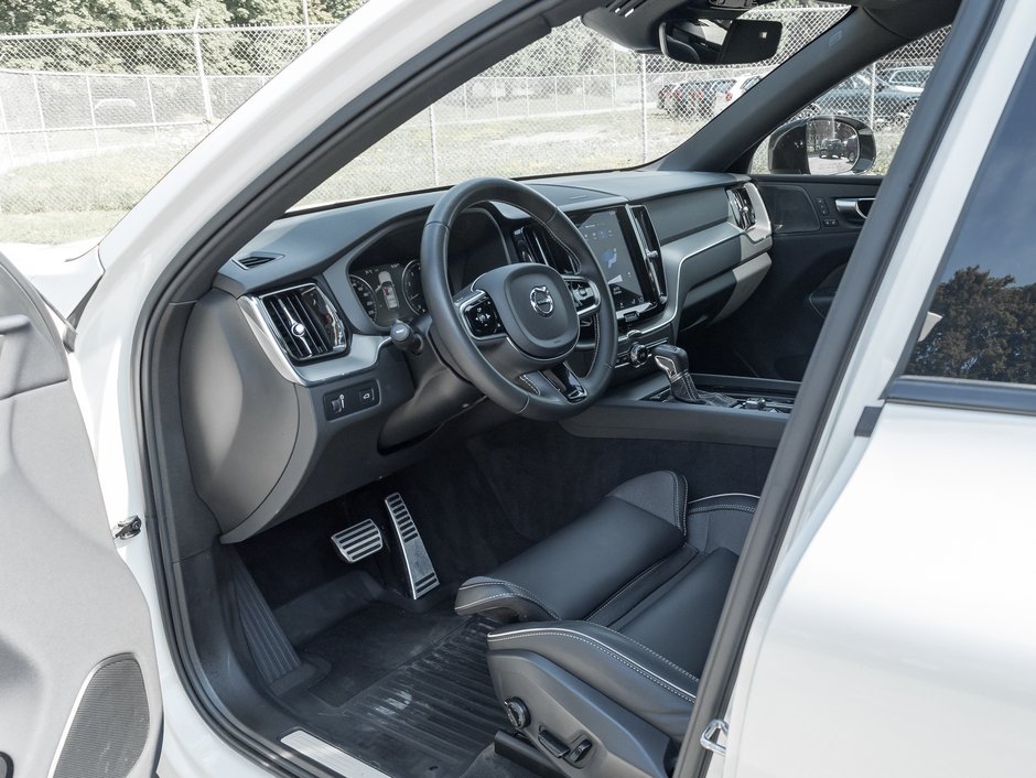 2021 Volvo XC60 T6 AWD R-Design  NEW BRAKES  VOLVO CPO-6