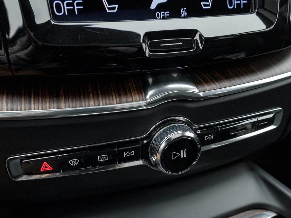 2021 Volvo XC60 Recharge T8 eAWD PHEV Inscription Expression-16