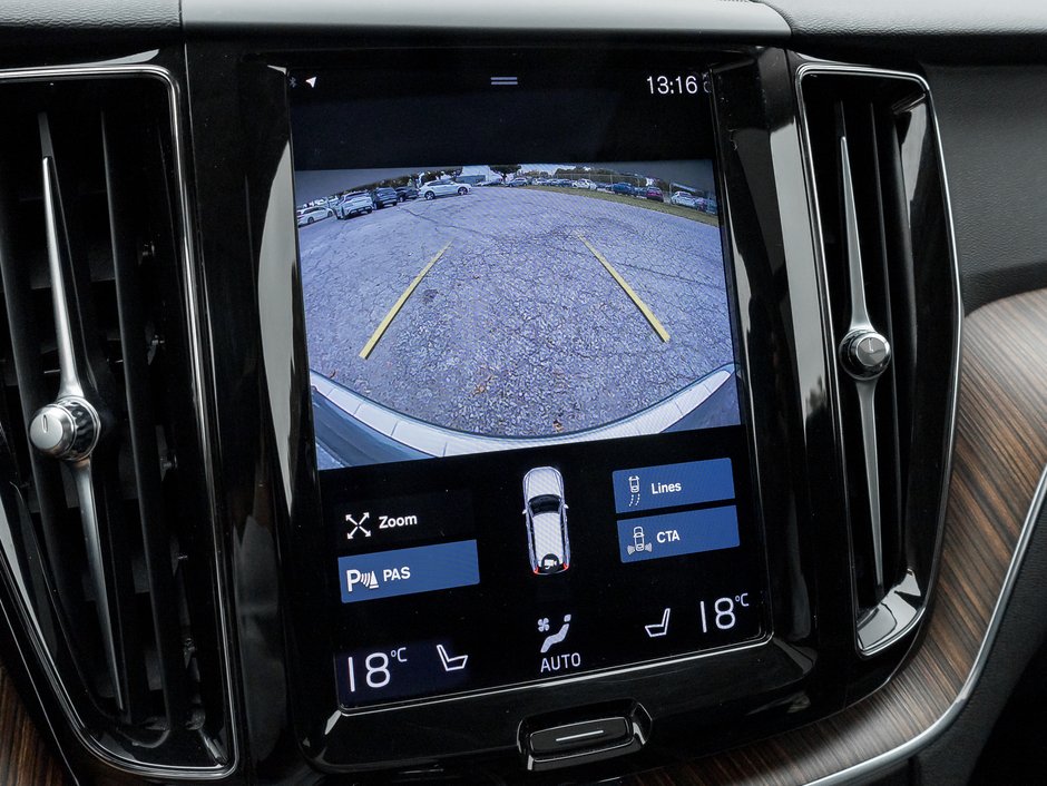 2021 Volvo XC60 Recharge T8 eAWD PHEV Inscription Expression-11