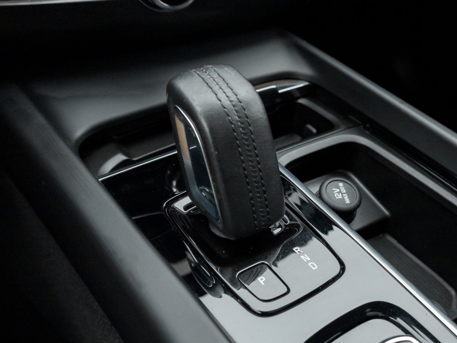 2021 Volvo XC60 Recharge T8 eAWD PHEV Inscription Expression-14